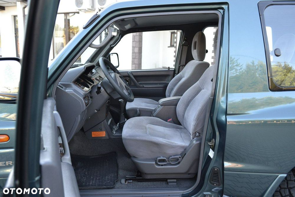 Mitsubishi Pajero - 16