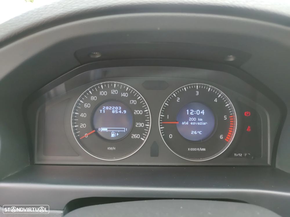 Volvo XC 70 D5 Nivel 2 - 23