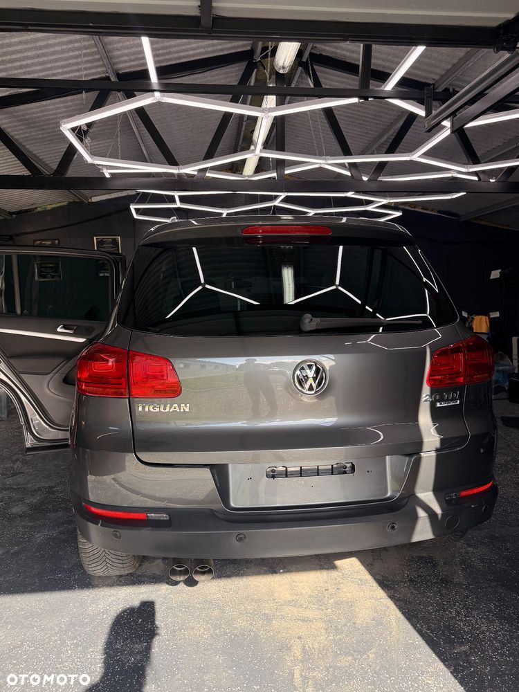 Volkswagen Tiguan 2.0 TDI DPF BlueMotion Technology Lounge Sport & Style - 4