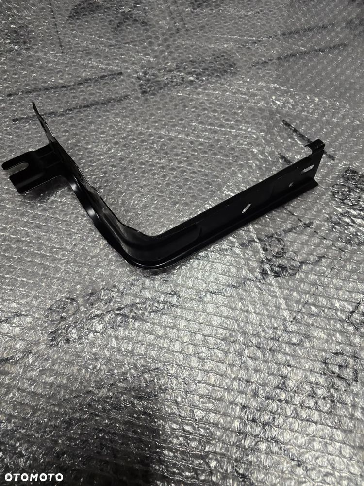 Mocowanie błotnika prawego renault Kangoo IV - 3