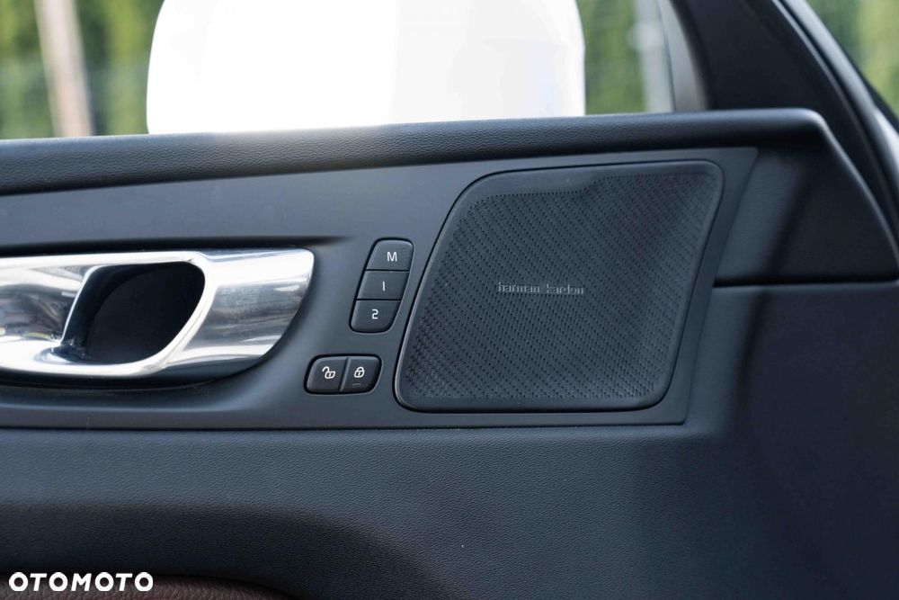 Volvo XC 60 T6 AWD Momentum - 29