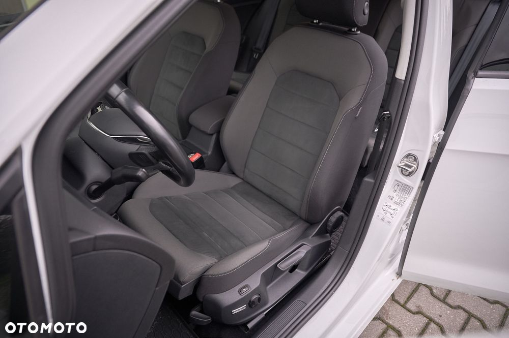 Volkswagen Golf - 24