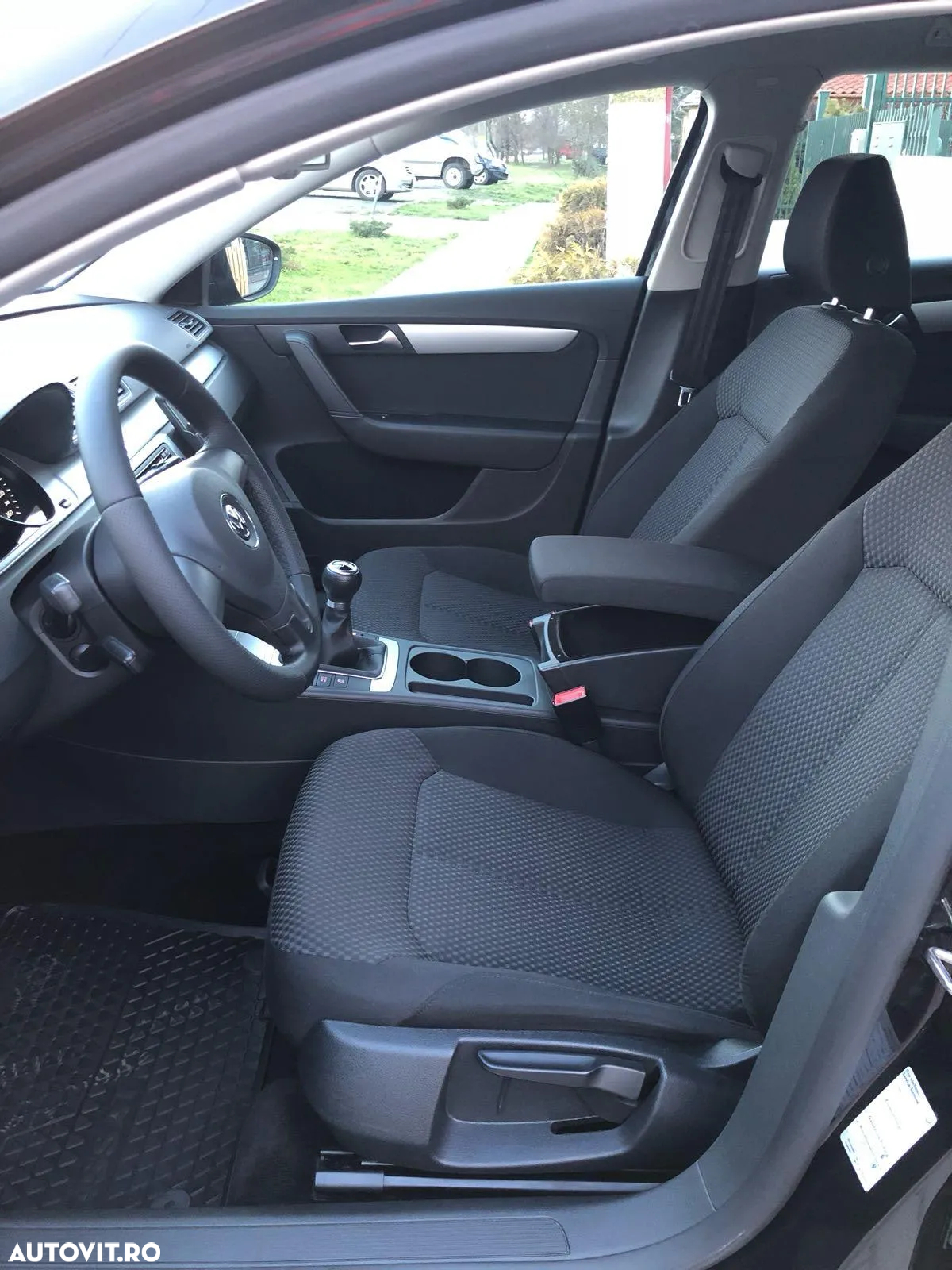 Volkswagen Passat - 12