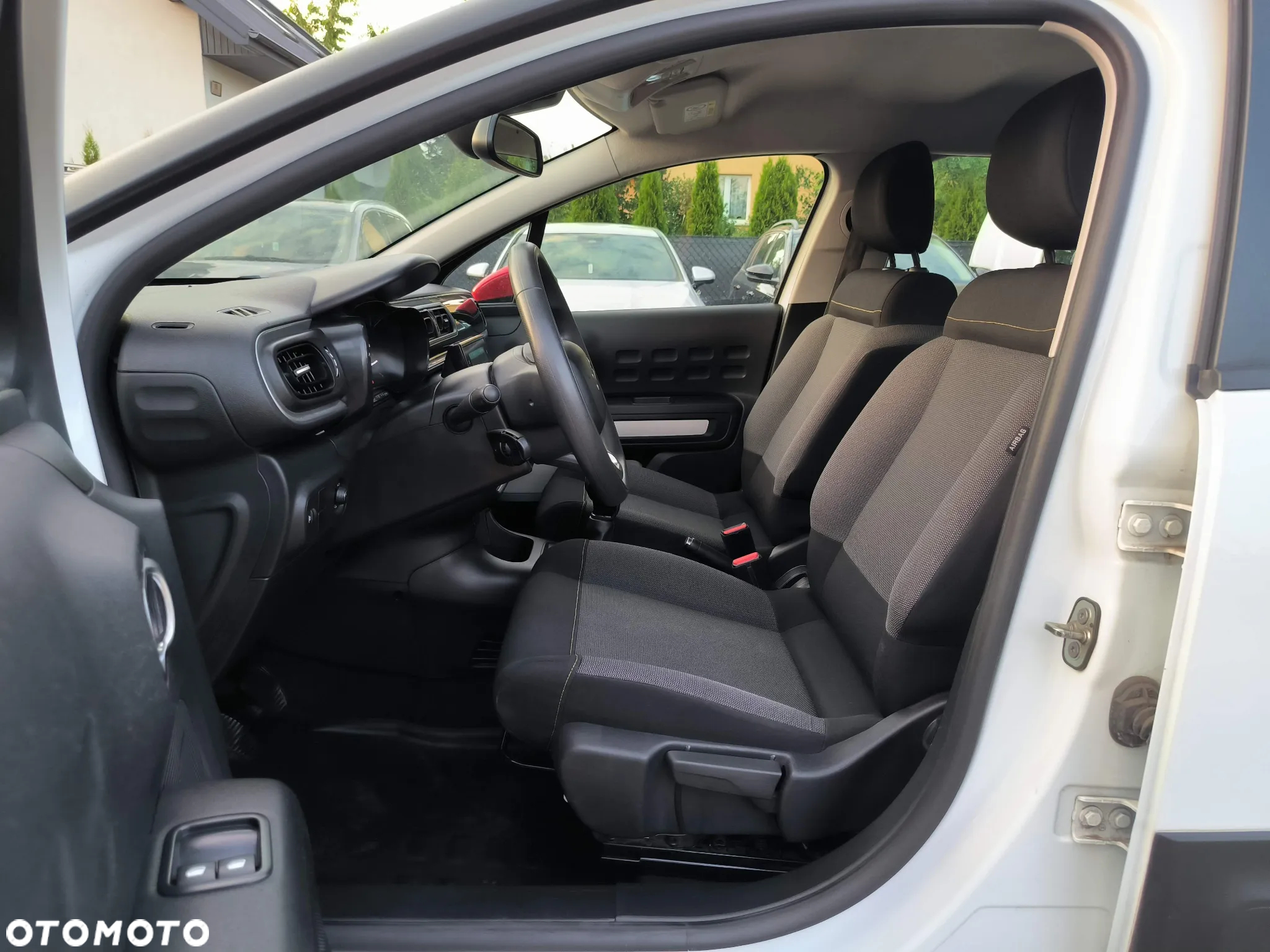 Citroën C3 1.2 PureTech Shine - 23