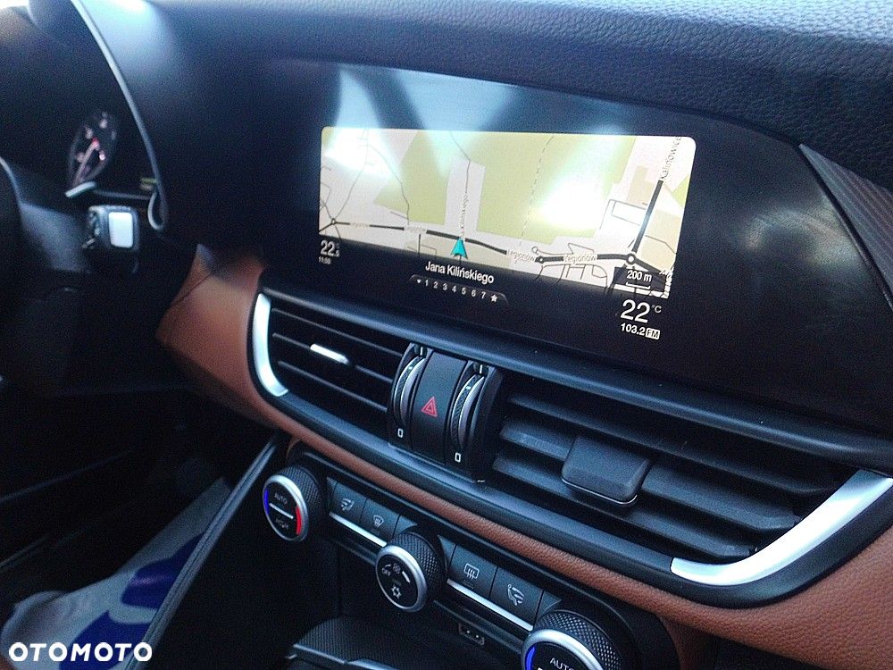 Alfa Romeo Giulia 2.2 AT8 Business - 12