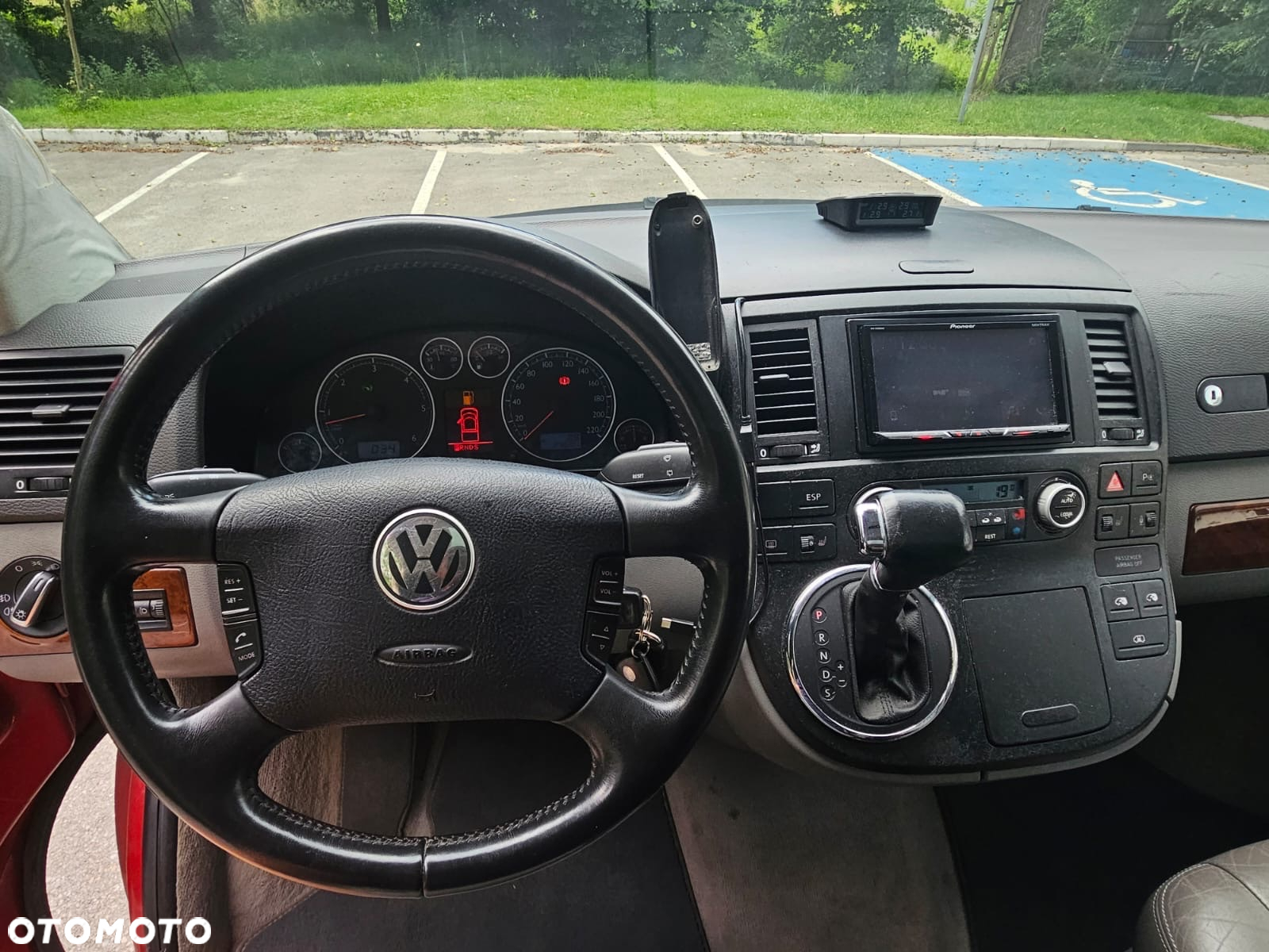 Volkswagen Multivan - 13