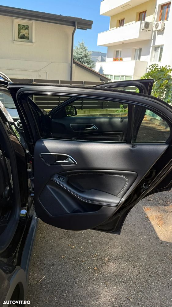 Mercedes-Benz GLA 180 7G-DCT StreetStyle - 25