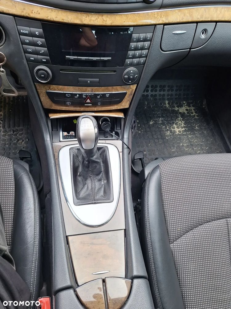 Mercedes-Benz Klasa E 220 CDI T Avantgarde - 21