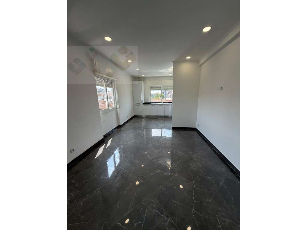 Amadora T1, 3 frentes, Rigorosamente Remodelado!!!!! - Grande imagem: 5/23