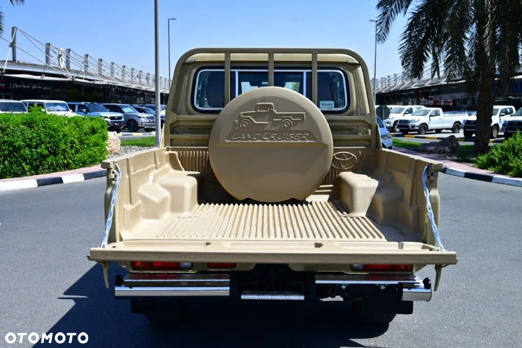 Toyota Land Cruiser - 15