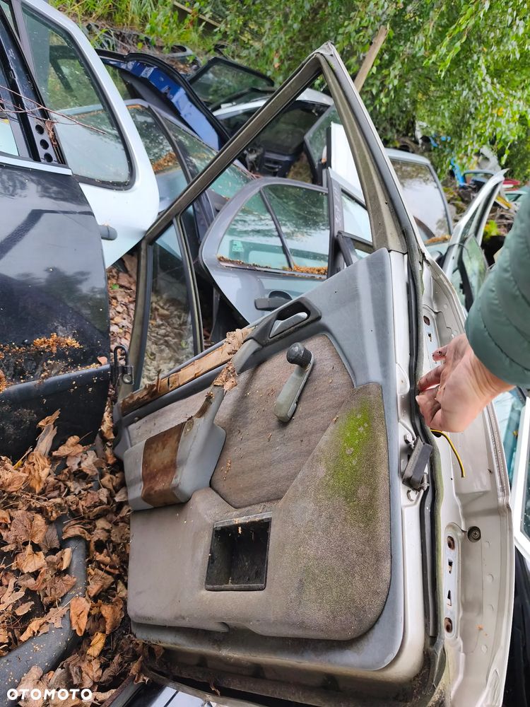 Lewarek zmiany biegów drzwi tył lampa sedan Mercedes w124 - 13
