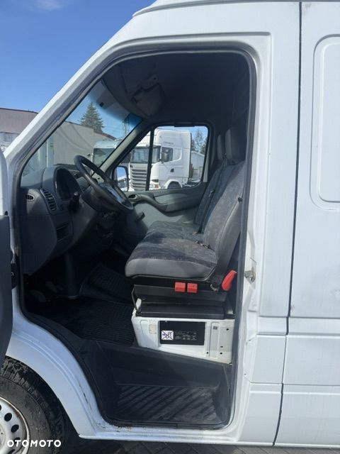 Mercedes-Benz Sprinter - 14