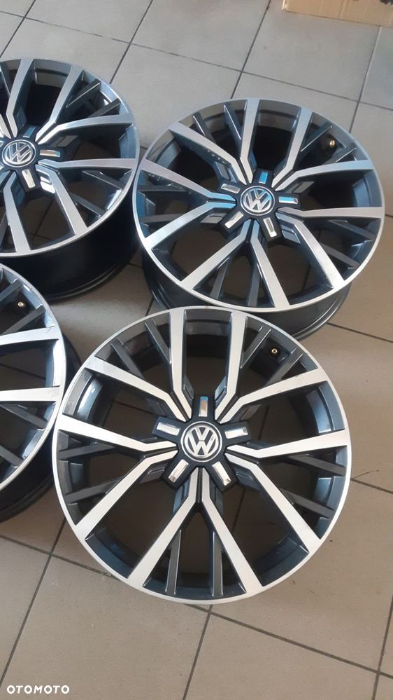 VW Tiguan II Felgi Aluminiowe 17Cali 5na601025a - 2