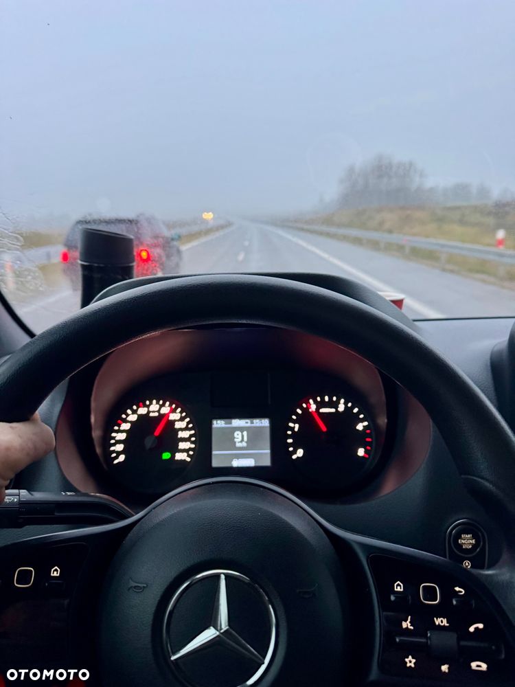 Mercedes-Benz Sprinter - 9