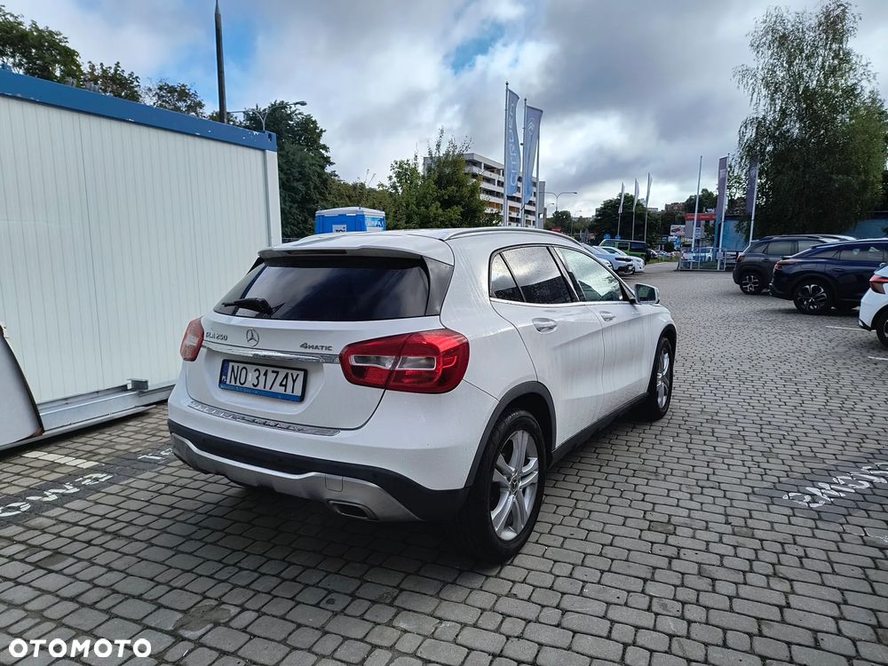 Mercedes-Benz GLA 250 4Matic 7G-DCT - 4