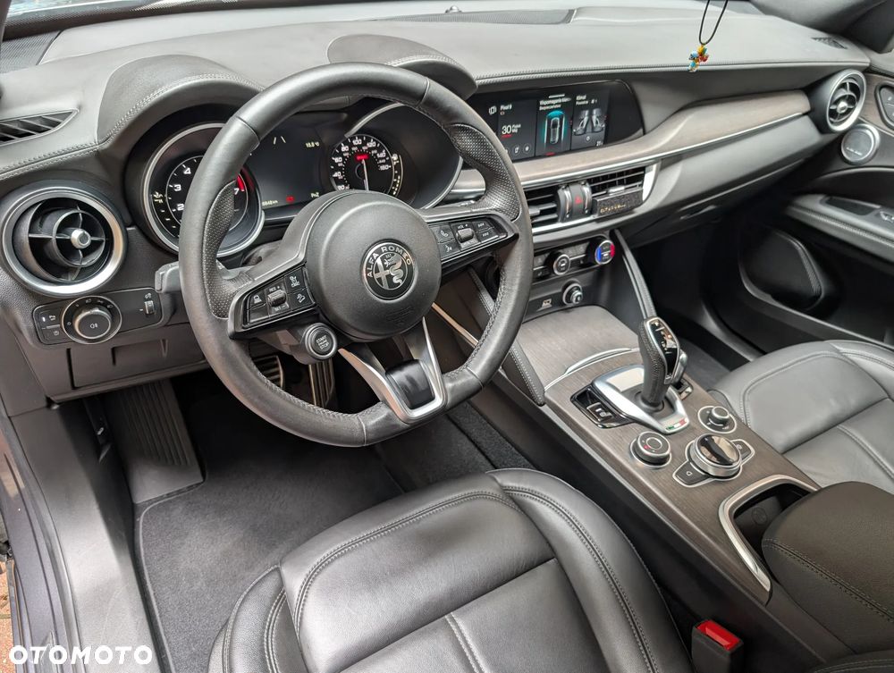 Alfa Romeo Stelvio 2.0 Turbo 16V AT8-Q4 Ti - 7