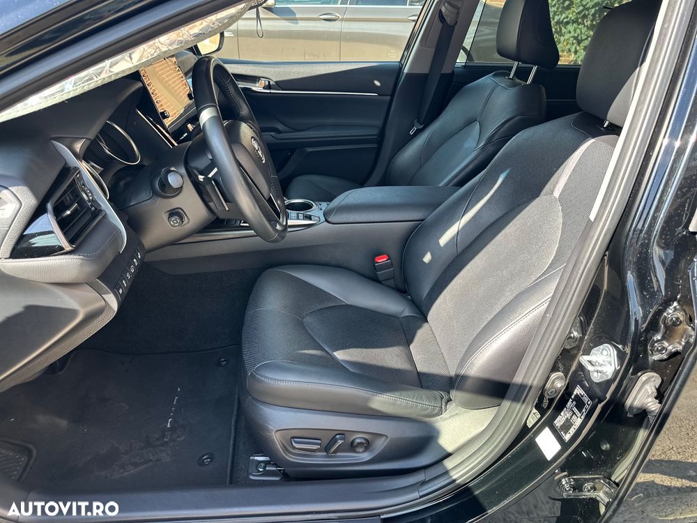 Toyota Camry Luxury - 17