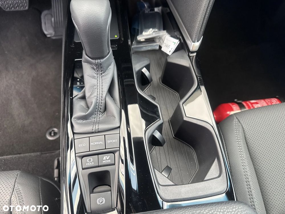 Toyota Camry 2.5 Hybrid Dynamic Force Comfort e-CVT - 17