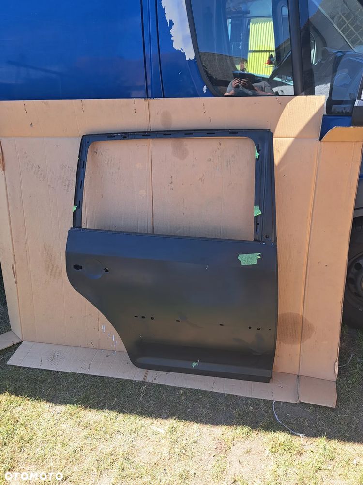 Drzwi prawe tył tylne Volkswagen Touran I 1T 2003 2004-2014 Drzwi prawy tył tylne Volkswagen Touran I 1T 2003-2014 2004 2005 2006 2007 2008 2009 2010 2011 2012 2013 - 1