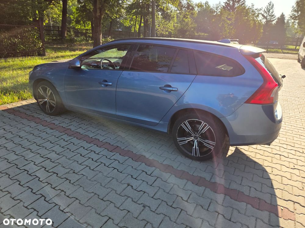 Volvo V60 D3 Momentum - 4