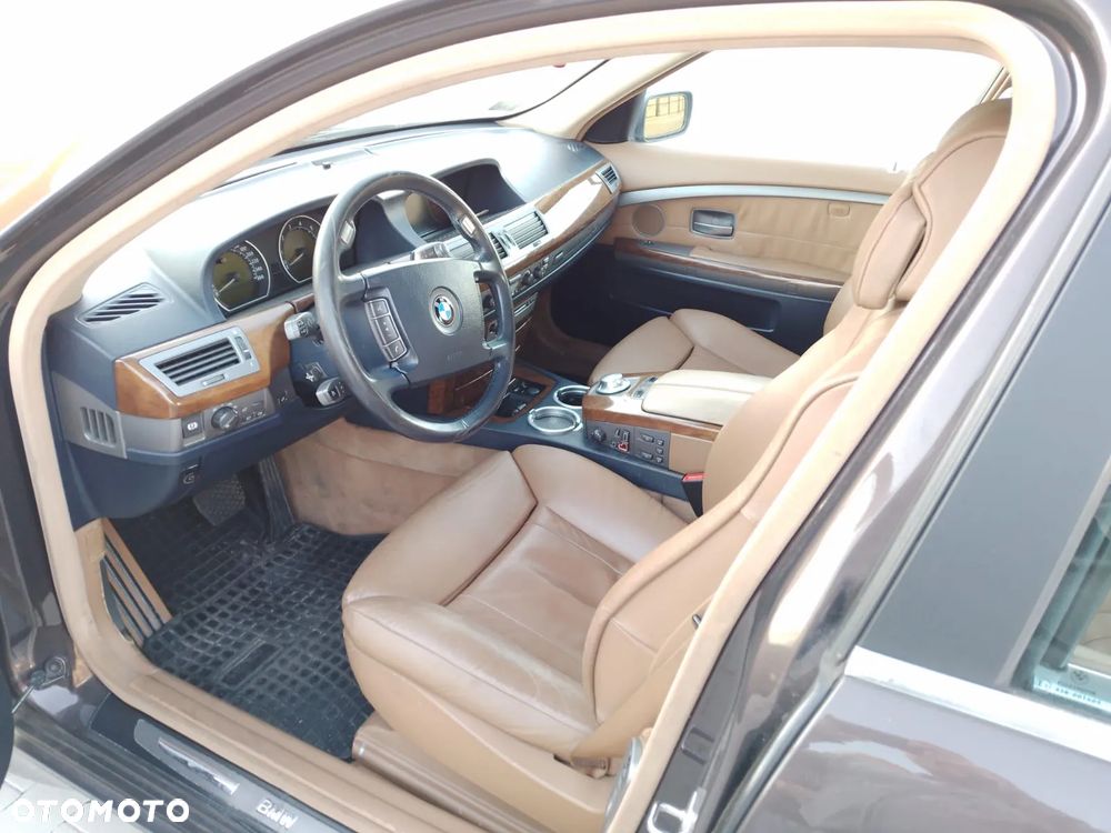 BMW Seria 7 745i - 6