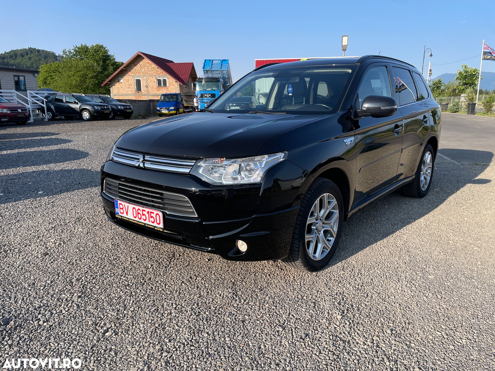 Mitsubishi Outlander 2.0 4WD Plug-In Hybrid - 2