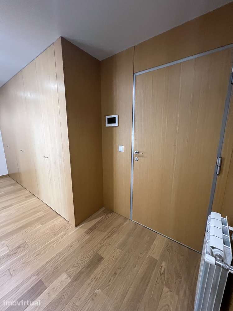 T2 com varanda, garagem e localização privilegiada em Paranhos, Porto - Grande imagem: 3/12