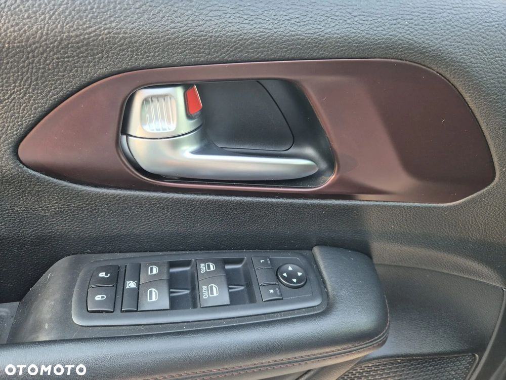 Chrysler Pacifica - 12