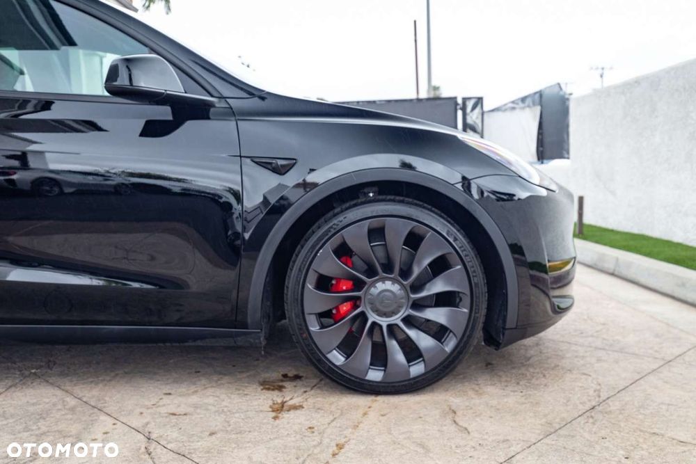 Tesla Model Y - 14