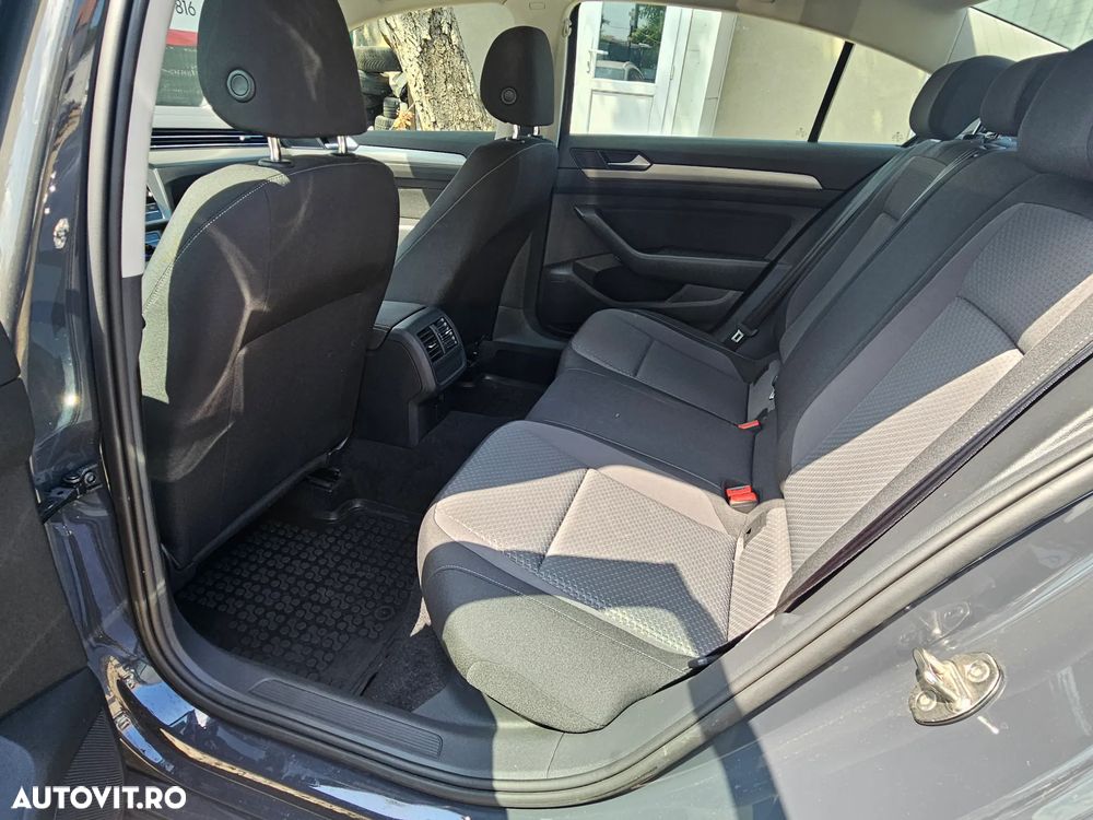 Volkswagen Passat 2.0 TDI SCR Advance - 16