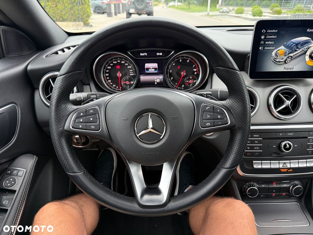 Mercedes-Benz CLA 180 7G-DCT Peak Edition - 25