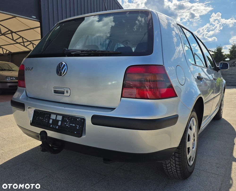 Volkswagen Golf - 6