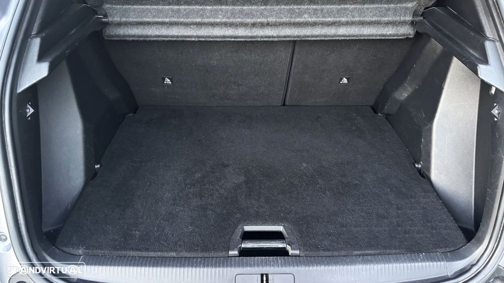 Peugeot 2008 1.2 PureTech Allure EAT8 - 28