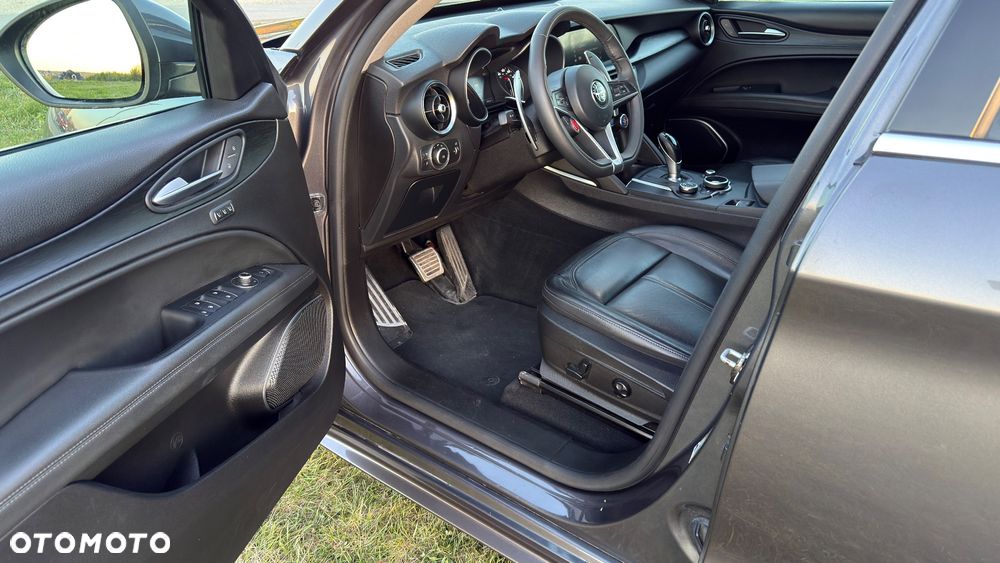 Alfa Romeo Stelvio 2.0 Turbo 16V AT8-Q4 Super - 24