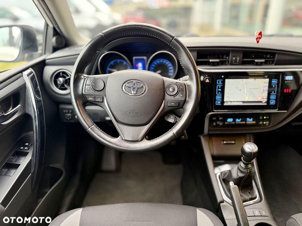 Toyota Auris 1.6 D-4D Design Edition - 17