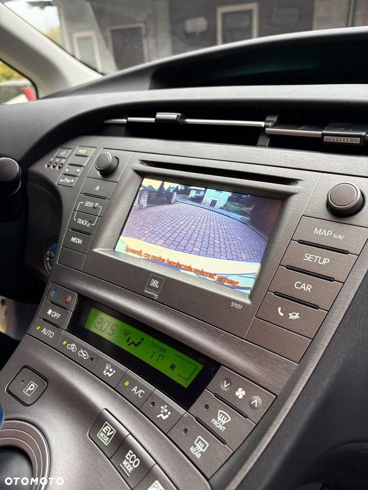 Toyota Prius 1.8 HSD Premium - 11