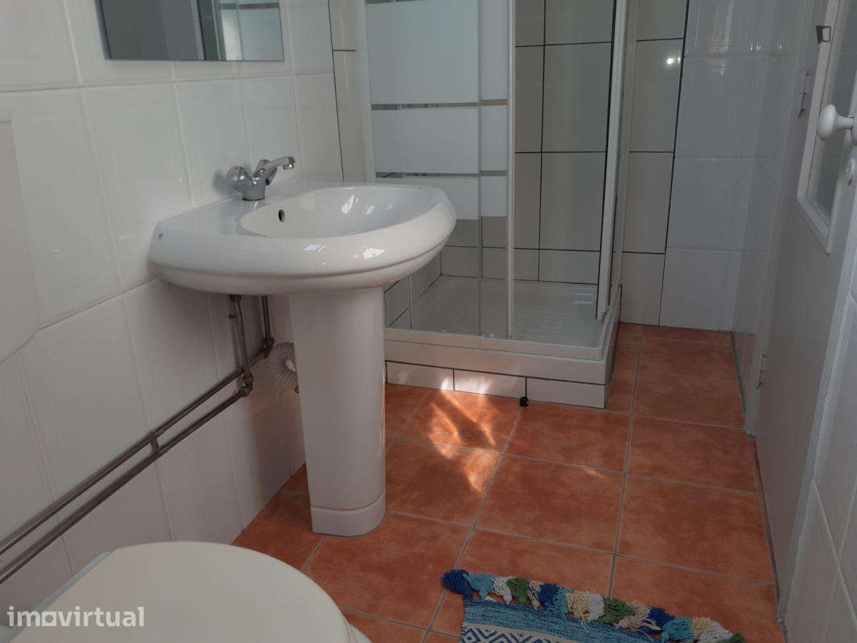 Quarto - localizado em Baixa de Santa Clara Coimbra - Grande imagem: 4/11