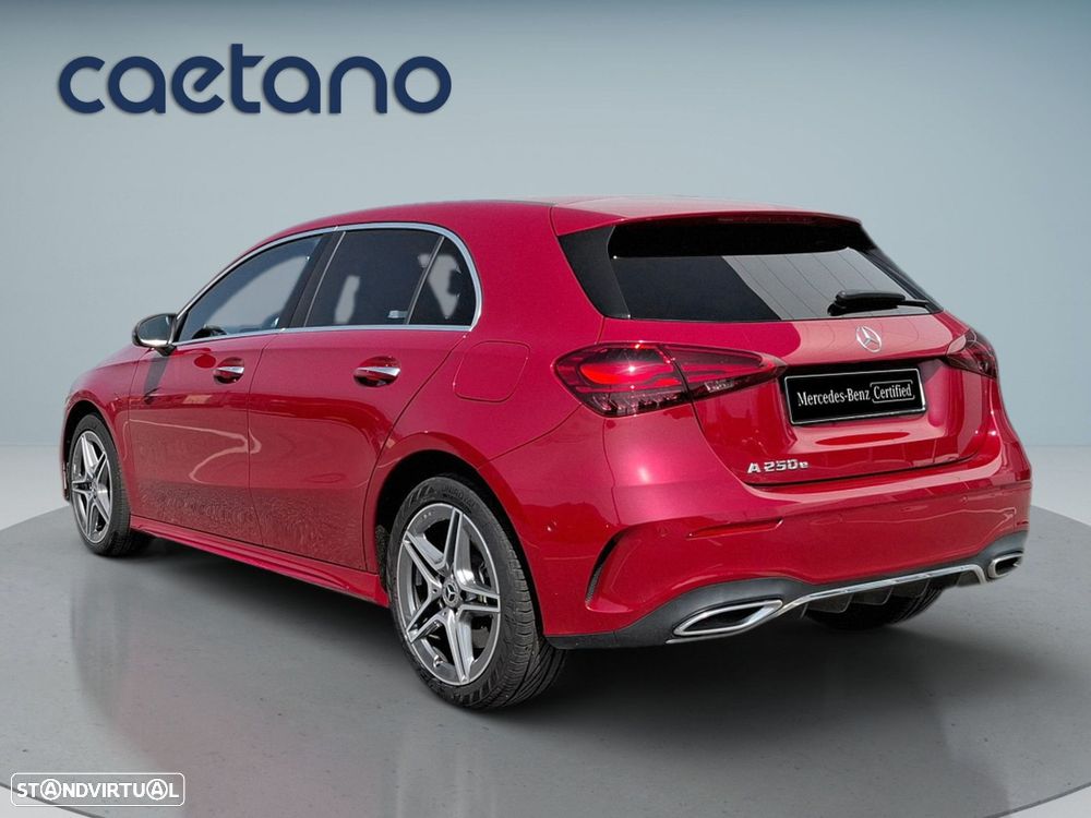 Mercedes-Benz A 250 e 8G-DCT AMG Line - 4