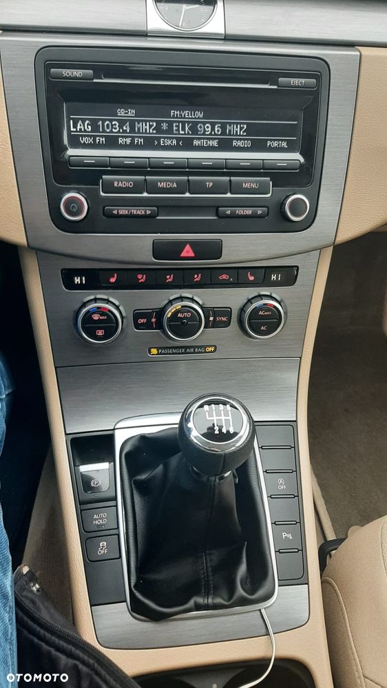 Volkswagen Passat 2.0 TDI Comfortline - 24