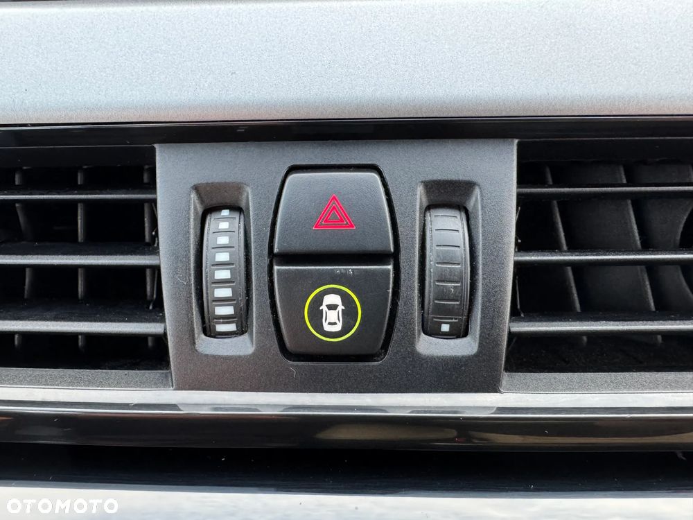 BMW X1 sDrive18d Sport Line - 32