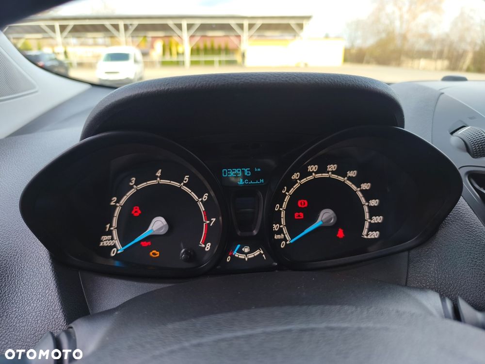 Ford Transit Courier - 31