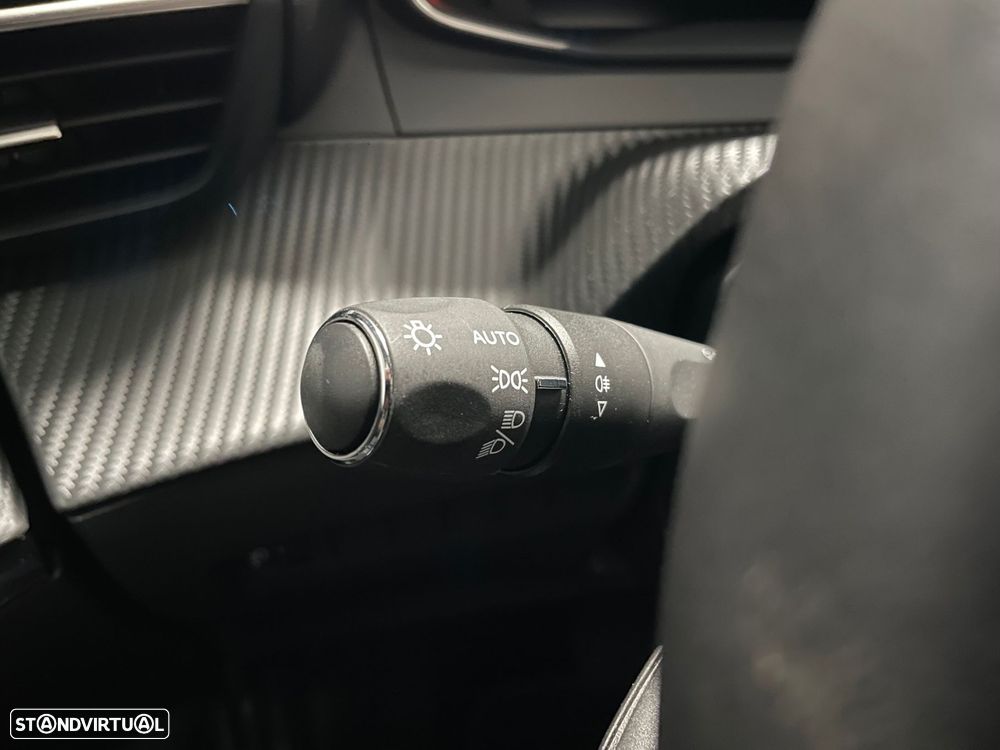 Peugeot 2008 1.2 PureTech Allure EAT8 - 12