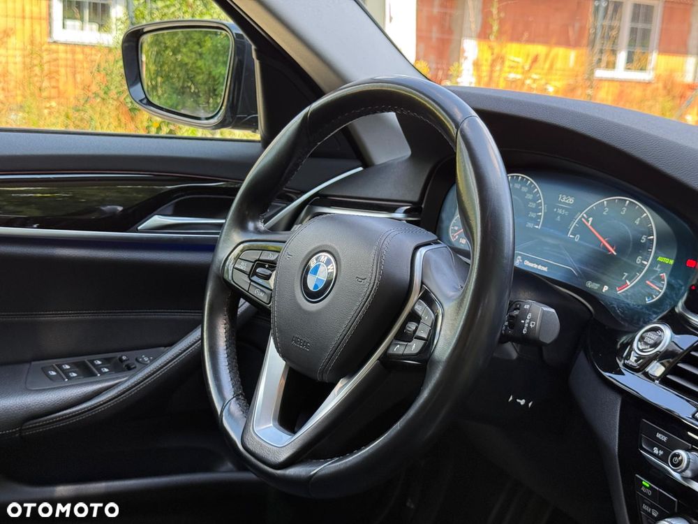 BMW Seria 5 530i Sport Line - 27
