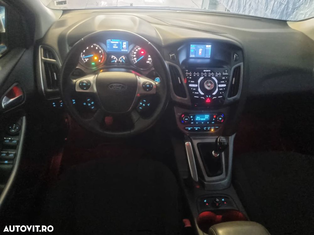 Ford Focus Turnier 1.6 EcoBoost Start-Stopp-System Champions Edition - 17