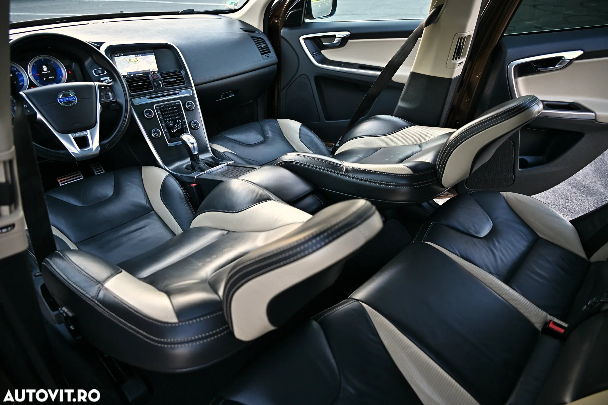 Volvo XC 60 D5 AWD Aut. RDesign - 19