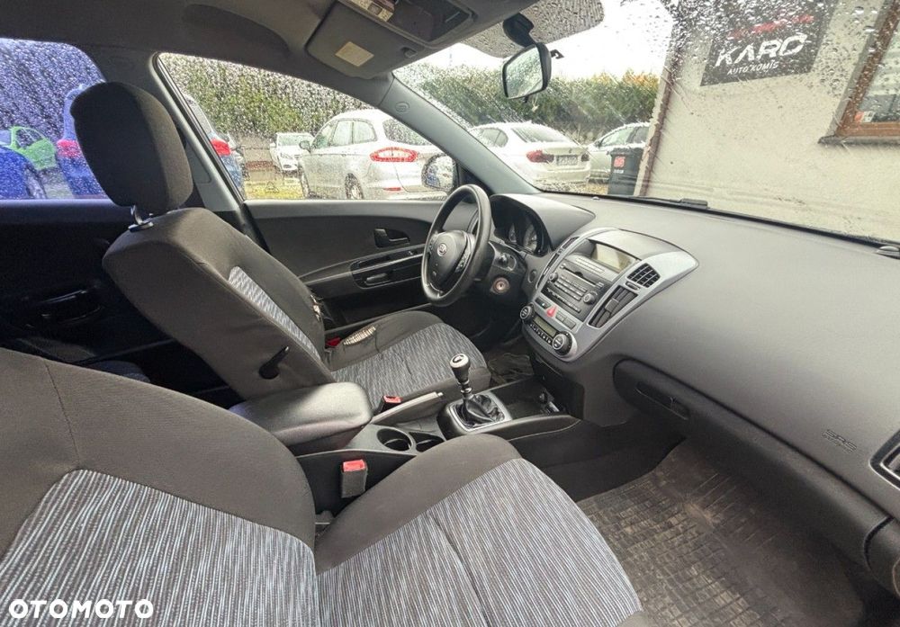 Kia Ceed - 16
