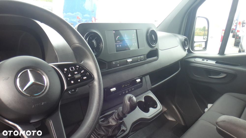 Mercedes-Benz Sprinter - 10