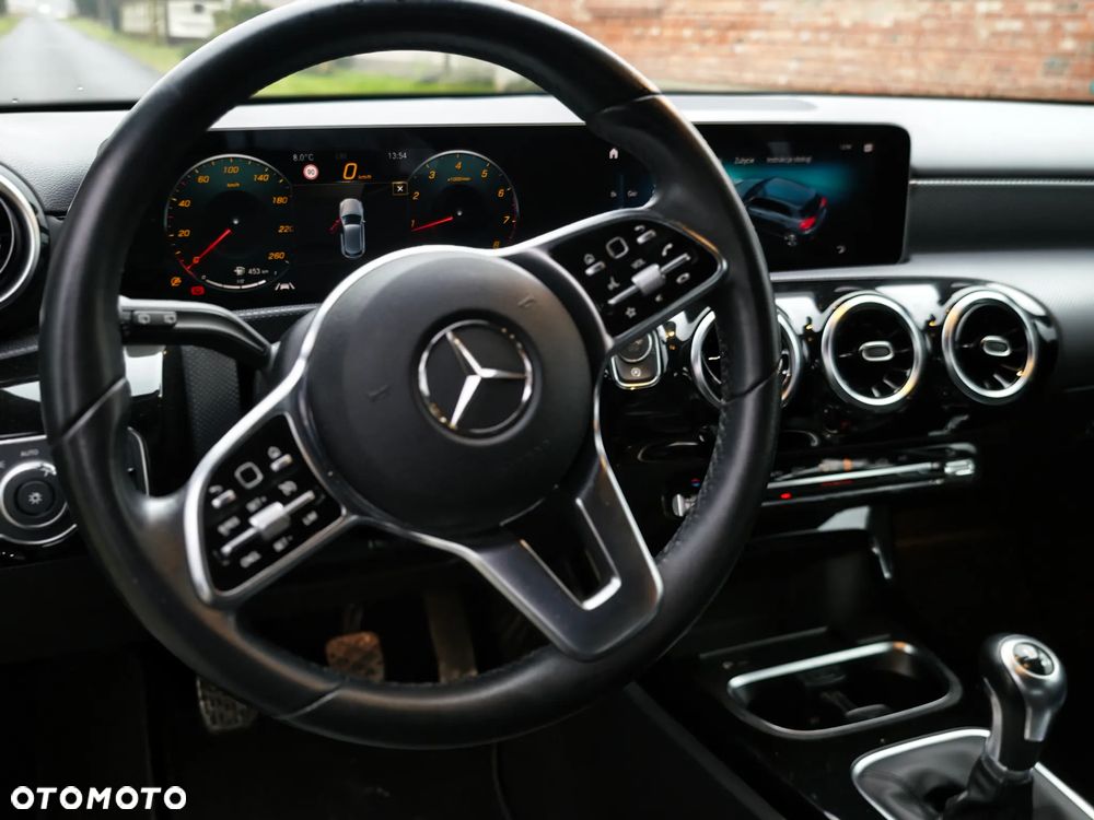 Mercedes-Benz Klasa A 200 Edition 19 - 23