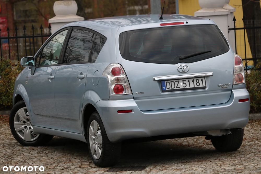 Toyota Corolla Verso - 34