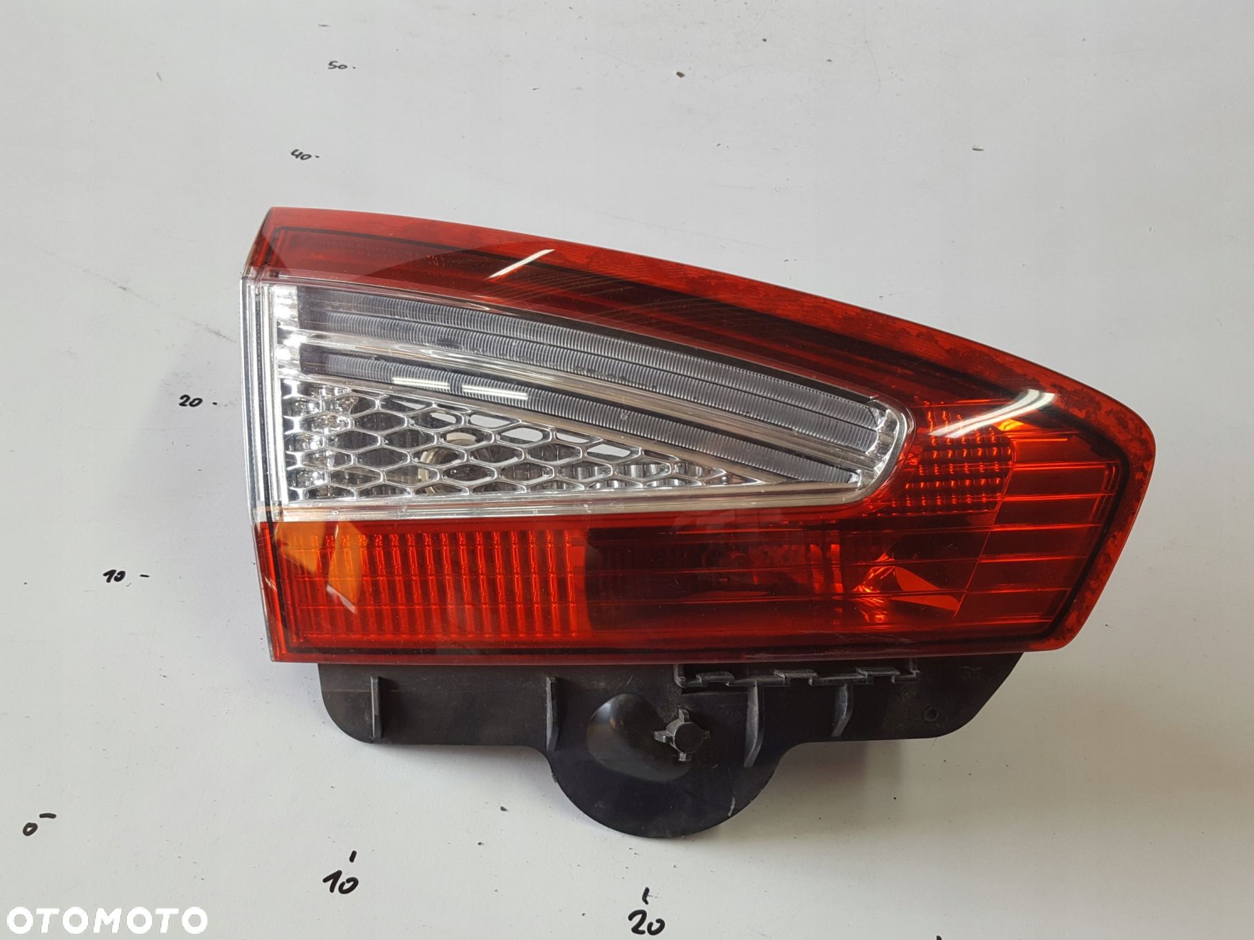 FORD MONDEO MK4 LIFT 10-14r KOMBI LAMPA KLAPY LEWA TYŁ - 1
